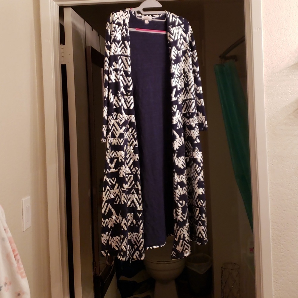 Small LuLaRoe Elegant Sarah
